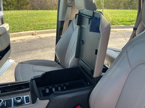 Used 2023 Ford Expedition Limited image 21