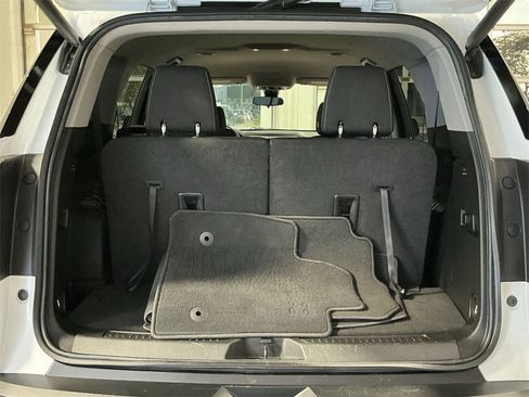 Used 2023 GMC Acadia SLE w/ Driver Convenience Package image 33