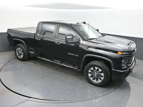 Used 2024 Chevrolet Silverado 2500 Custom w/ Custom Value Package image 30