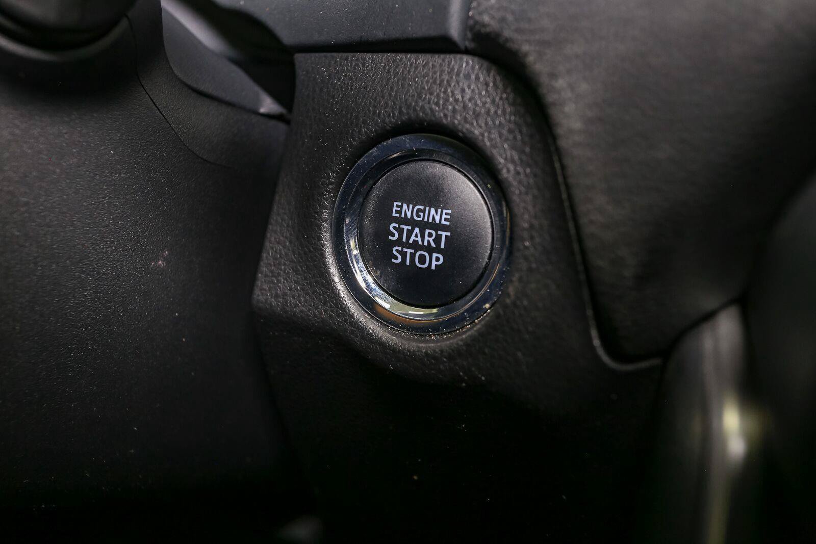 Used 2019 Toyota RAV4 XLE Premium w/ Cold Weather Package AWD/4WD image 30
