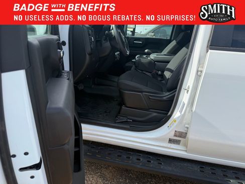 Used 2022 Chevrolet Silverado 2500 Custom w/ Custom Value Package AWD/4WD image 10