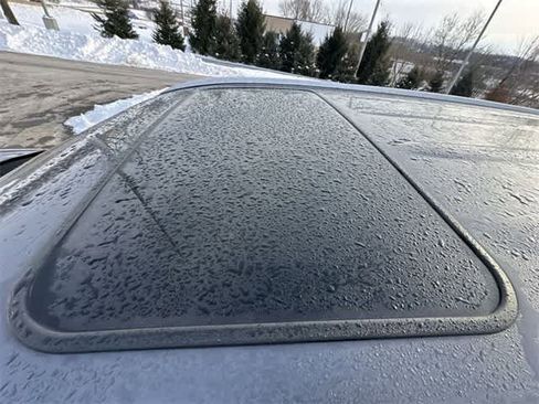 Used 2023 Toyota Highlander XLE image 6