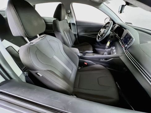 Used 2023 Hyundai Elantra SE FWD image 25
