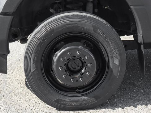 Used 2017 Ford F550 4x4 Regular Cab Super Duty image 45