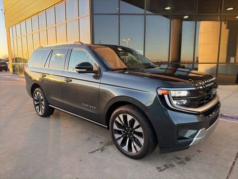 Used 2025 Ford Expedition Platinum w/ Driver's Package image 2