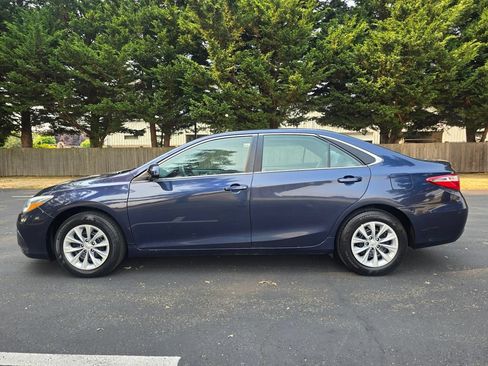 Used 2016 Toyota Camry LE FWD image 3