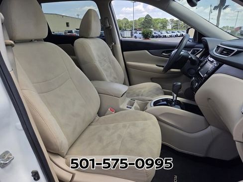 Used 2016 Nissan Rogue SV w/ SV Premium Package AWD/4WD image 19