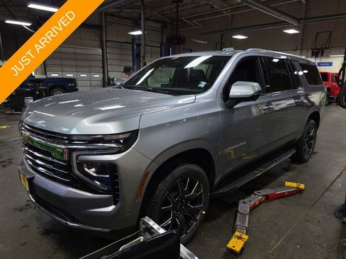 New 2026 Chevrolet Suburban LT image 1