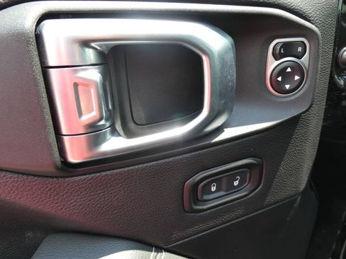 Used 2020 Jeep Wrangler Unlimited Sahara AWD/4WD image 24