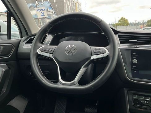 Used 2023 Volkswagen Tiguan SE w/ Panoramic Sunroof Package AWD/4WD image 21