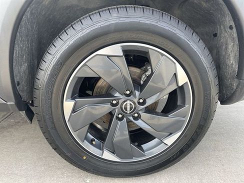 Used 2025 Nissan Rogue SV AWD/4WD image 30