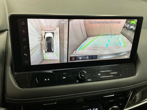 Used 2025 Nissan Rogue SL AWD/4WD image 19