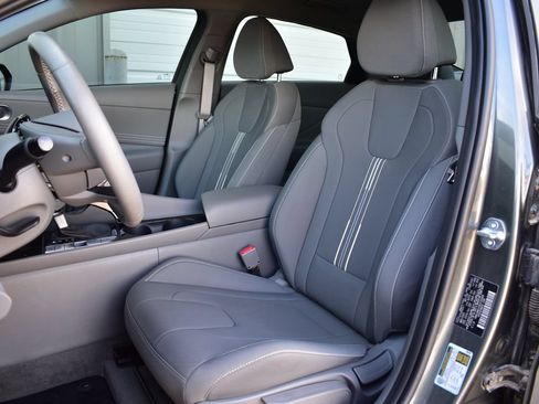 Used 2025 Hyundai Elantra SEL w/ Cargo Package FWD image 17
