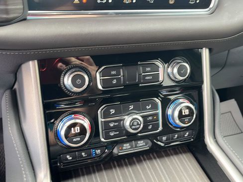 Used 2024 GMC Yukon Denali w/ Advanced Technology Package image 16
