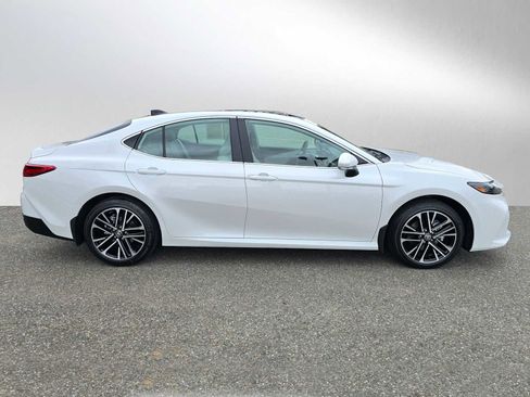 Used 2026 Toyota Camry XLE AWD/4WD image 2