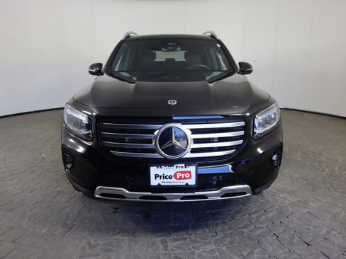 Used 2025 Mercedes-Benz GLB 250 4MATIC image 2