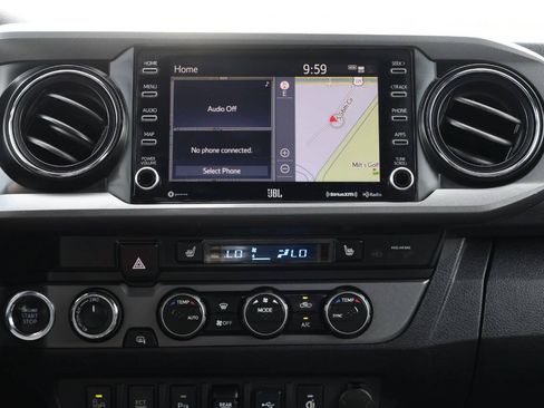 Used 2020 Toyota Tacoma TRD Off-Road w/ TRD Premium Off Road Package AWD/4WD image 20
