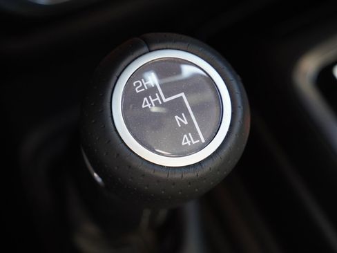 Used 2024 Jeep Gladiator Mojave w/ Convenience Group image 19