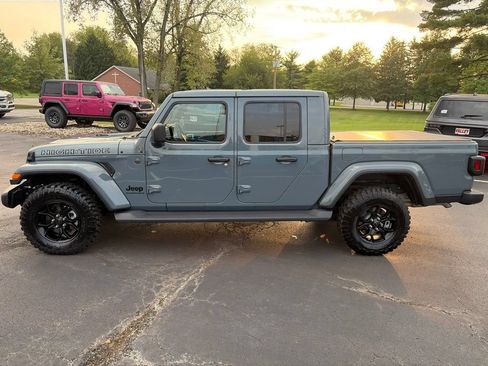 Certified 2025 Jeep Gladiator Sport AWD/4WD image 15