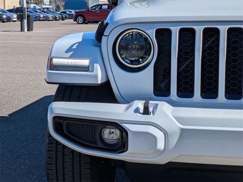 Used 2023 Jeep Gladiator Overland image 9