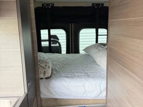 Used 2022 Mercedes-Benz Sprinter 2500 image 44
