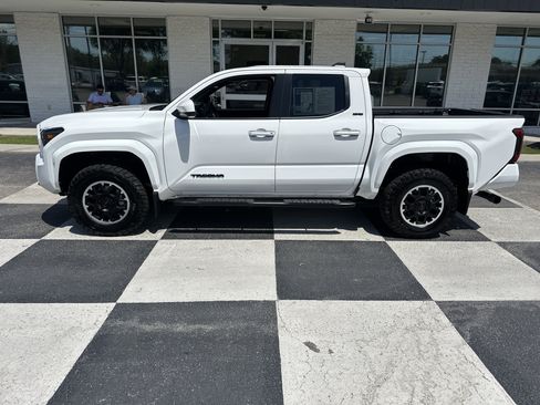 Used 2026 Toyota Tacoma SR5 AWD/4WD image 1