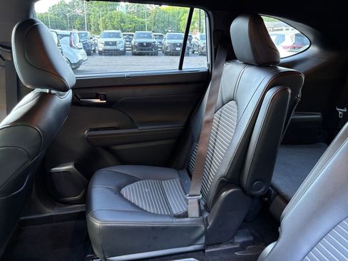Used 2025 Toyota Highlander XSE AWD/4WD image 43