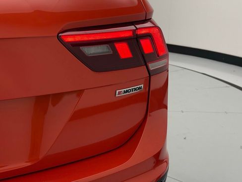 Used 2019 Volkswagen Tiguan SE w/ Panoramic Sunroof Package image 44