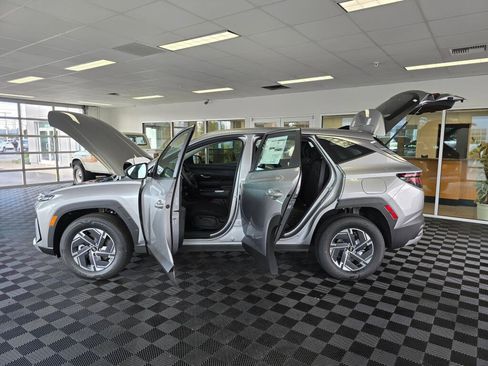 New 2026 Hyundai Tucson Blue SE w/ Tow & Go Package AWD/4WD image 16