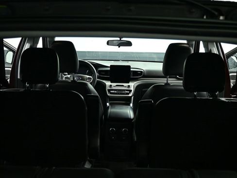 Used 2023 Ford Explorer XLT w/ Equipment Group 202A image 38