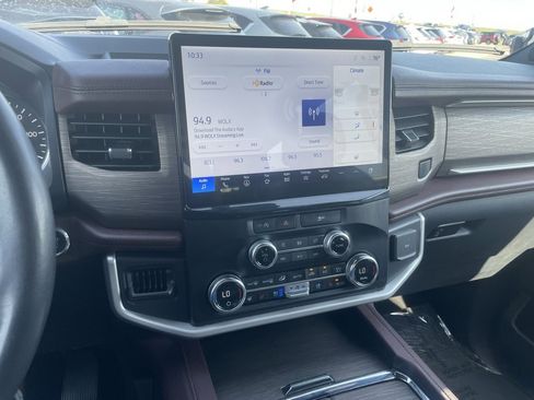 Used 2023 Ford Expedition Limited image 11