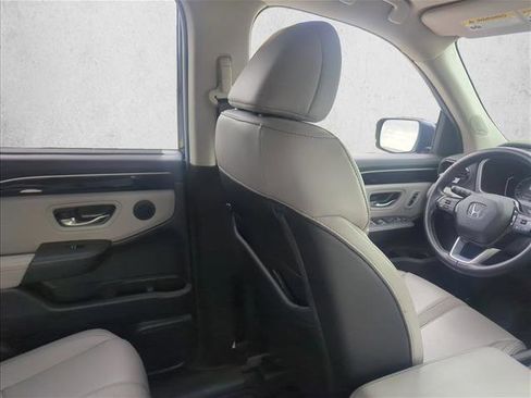 Used 2025 Honda Pilot Touring image 18