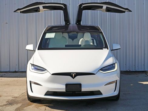 Used 2022 Tesla Model X image 50