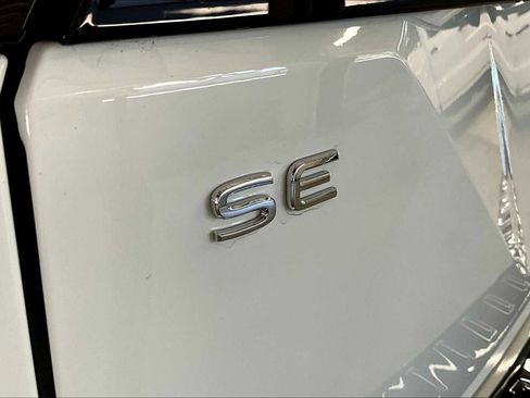 Used 2025 Volkswagen Atlas Peak Edition SE image 11