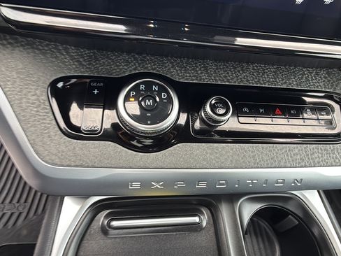 Used 2025 Ford Expedition Tremor AWD/4WD image 10