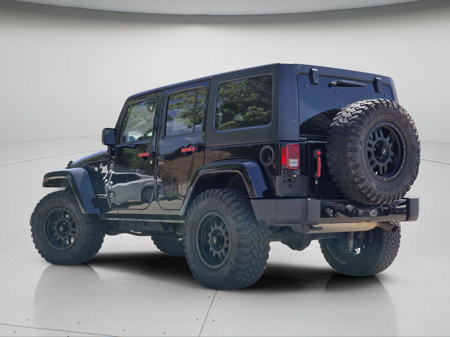 Used 2018 Jeep Wrangler Unlimited Sahara AWD/4WD image 13