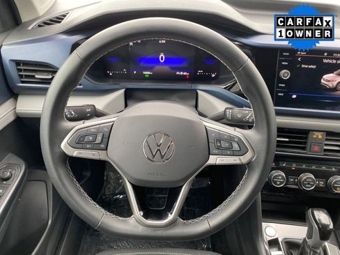 Used 2024 Volkswagen Taos SE image 17
