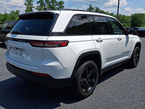 Certified 2023 Jeep Grand Cherokee Altitude AWD/4WD image 10