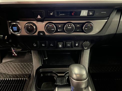 Used 2023 Toyota Tacoma Limited image 17