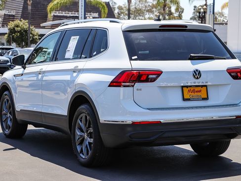 Certified 2022 Volkswagen Tiguan SE FWD image 8