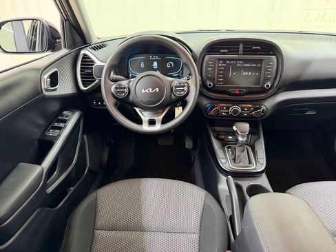 Used 2025 Kia Soul LX FWD image 27