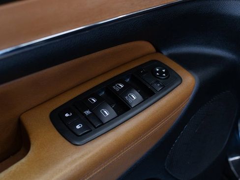 Used 2012 Jeep Grand Cherokee Overland AWD/4WD image 16