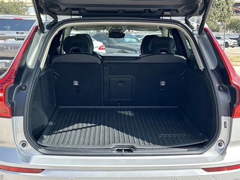 Used 2024 Volvo XC60 B5 Core image 12