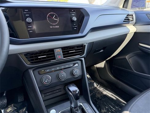 Certified 2022 Volkswagen Taos SE w/ Panoramic Sunroof Package image 14