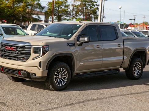 Used 2022 GMC Sierra 1500 AT4 w/ AT4 Premium Package AWD/4WD image 9