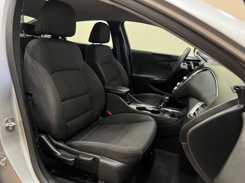 Used 2020 Chevrolet Malibu LT image 32