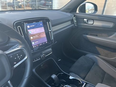 Certified 2025 Volvo XC40 B5 Plus image 19