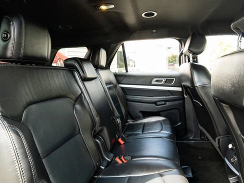 Used 2017 Ford Explorer XLT w/ Equipment Group 202A AWD/4WD image 16