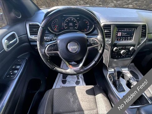 Used 2020 Jeep Grand Cherokee Laredo AWD/4WD image 5