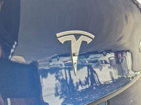 Used 2024 Tesla Model Y Long Range AWD/4WD image 29